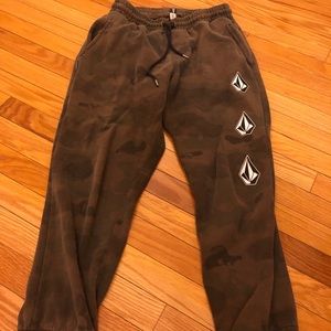 Men’s camo Volcom sweats